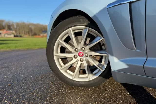 Jaguar XF (2014) thumbnail 27