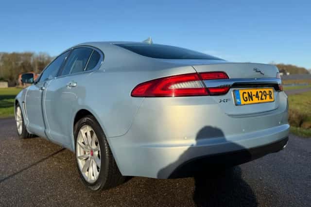 Jaguar XF (2014) thumbnail 4
