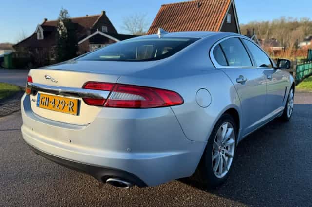 Jaguar XF (2014) thumbnail 33