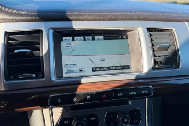 Jaguar XF (2014) thumbnail 6