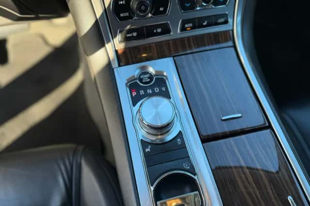 Jaguar XF (2014) thumbnail 8
