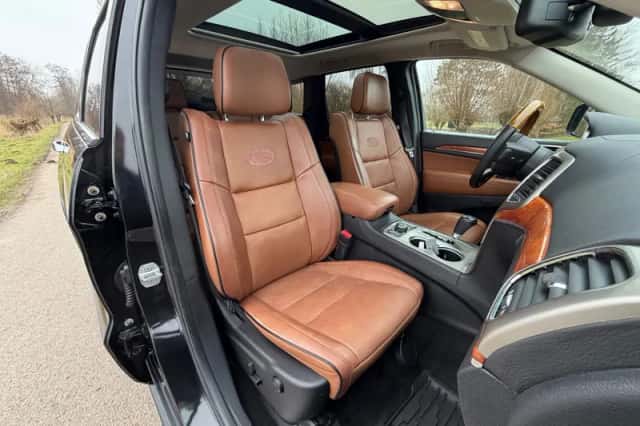 Jeep Grand Cherokee (2011) thumbnail 2