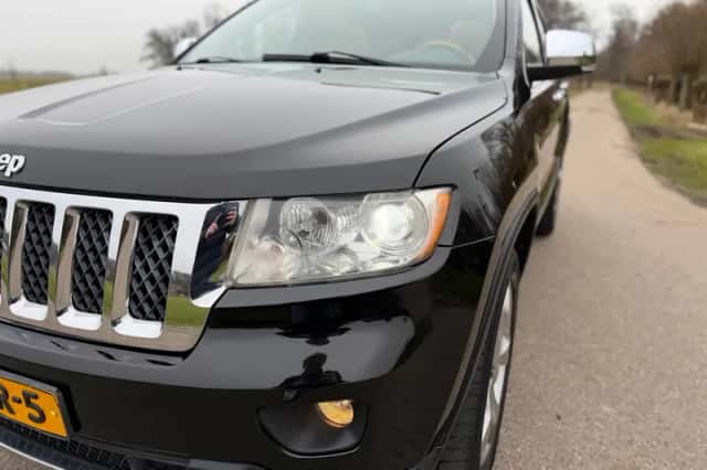 Jeep Grand Cherokee (2011) thumbnail 3