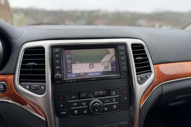 Jeep Grand Cherokee (2011) thumbnail 30