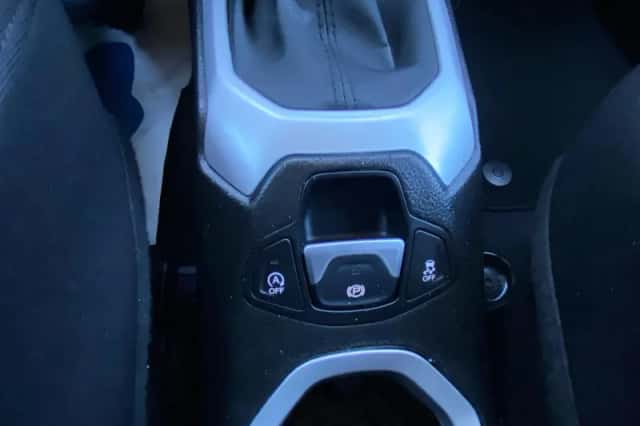 Jeep Renegade (2016) thumbnail 12
