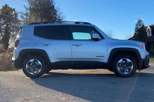 Jeep Renegade (2016) thumbnail 13