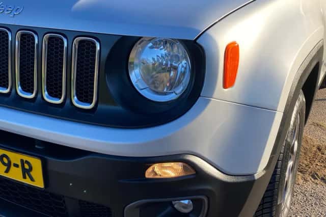 Jeep Renegade (2016) thumbnail 15