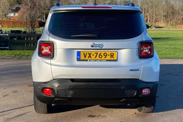 Jeep Renegade (2016) thumbnail 17