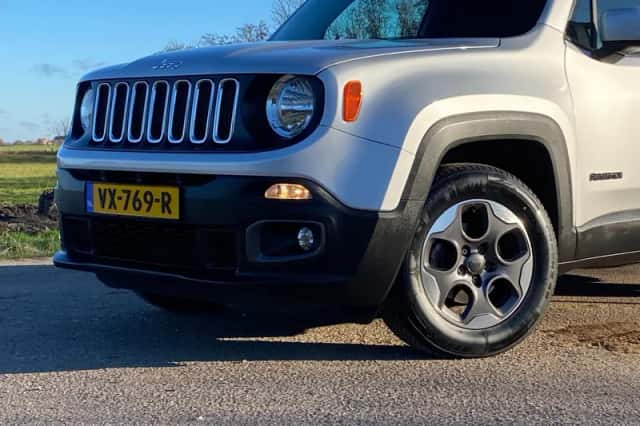 Jeep Renegade (2016) thumbnail 3