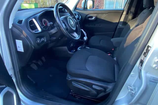 Jeep Renegade (2016) thumbnail 6