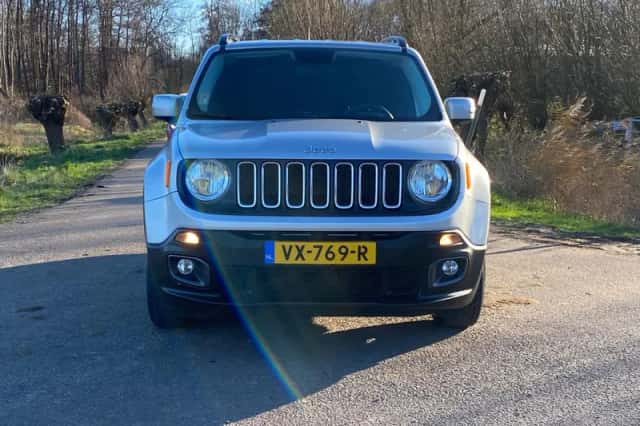 Jeep Renegade (2016) thumbnail 9