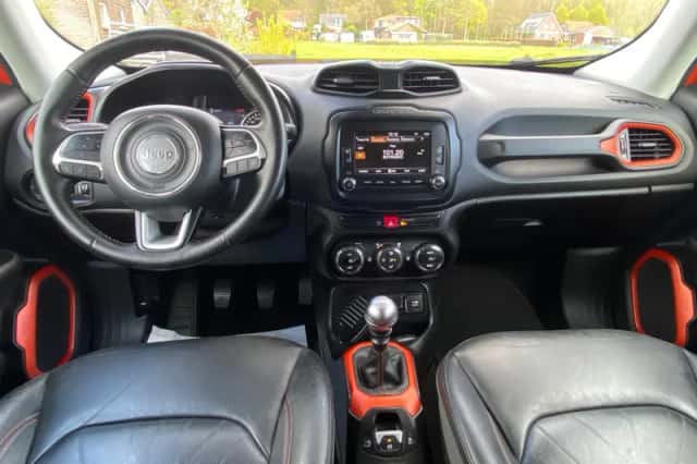 Jeep Renegade (2015) thumbnail 2