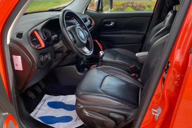 Jeep Renegade (2015) thumbnail 12