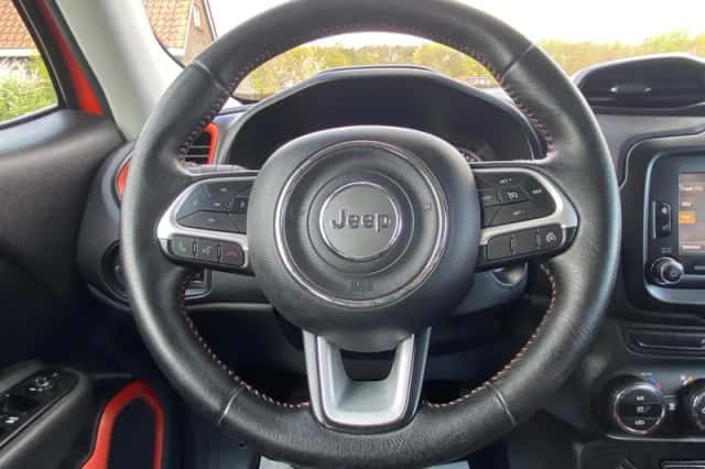 Jeep Renegade (2015) thumbnail 19