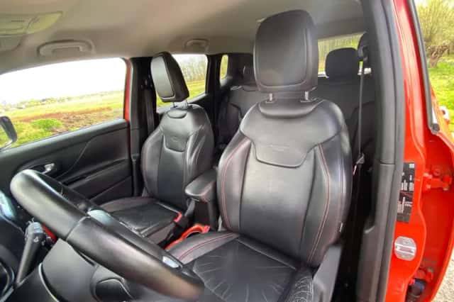 Jeep Renegade (2015) thumbnail 4