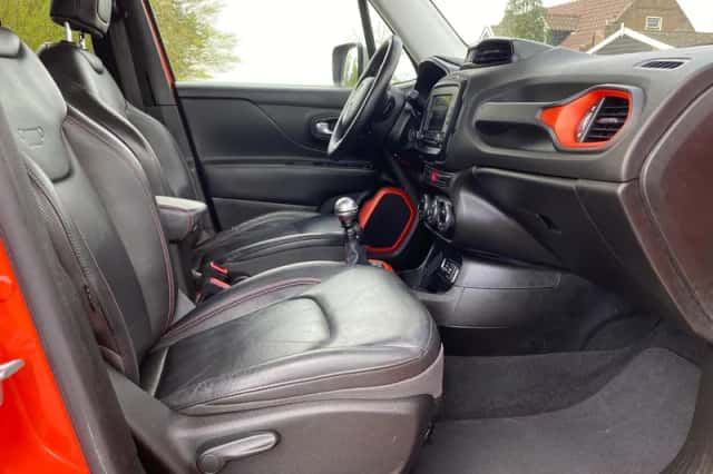 Jeep Renegade (2015) thumbnail 10