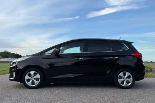 Kia Carens (2015) thumbnail 2