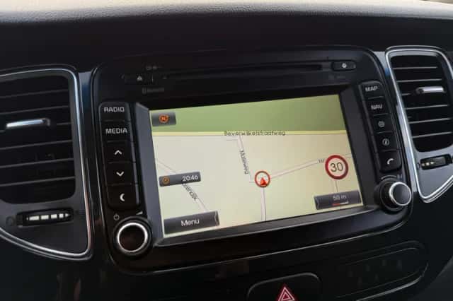 Kia Carens (2015) thumbnail 5