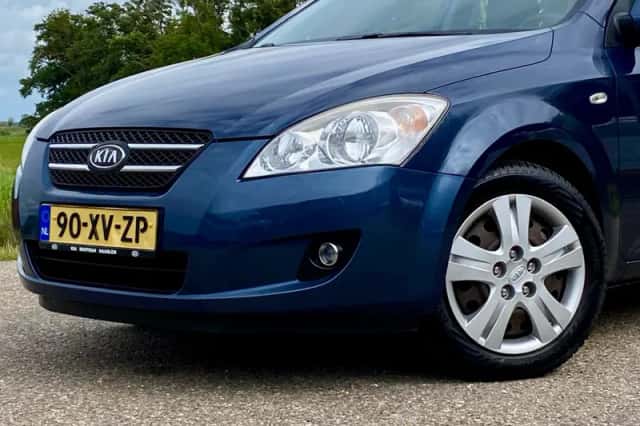 Kia Cee'd (2007) thumbnail 3