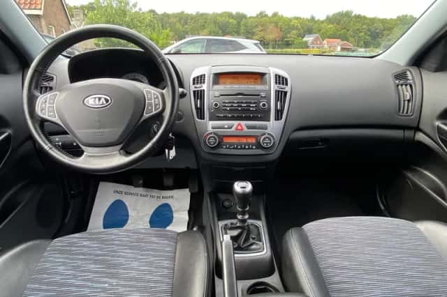 Kia Cee'd (2007) thumbnail 4