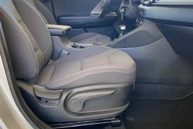 Kia Niro (2017) thumbnail 12