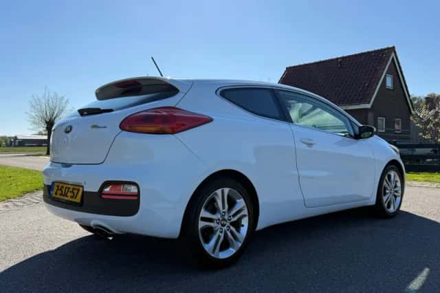 Kia Pro_cee'd (2013) thumbnail 26