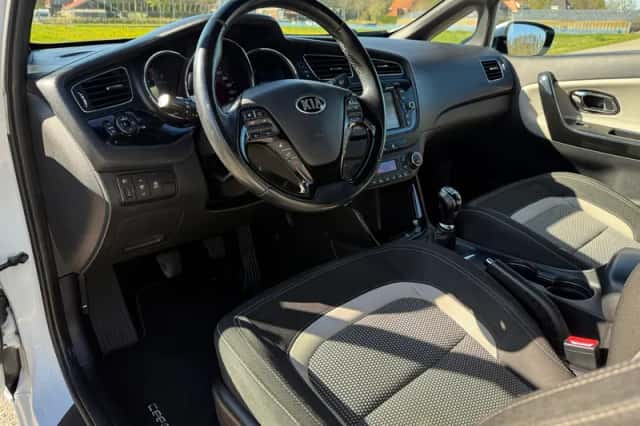 Kia Pro_cee'd (2013) thumbnail 4