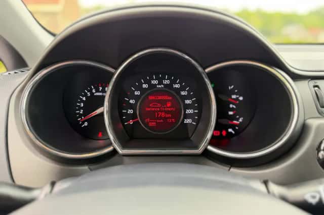 Kia Rio (2014) thumbnail 13