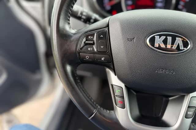 Kia Rio (2014) thumbnail 15