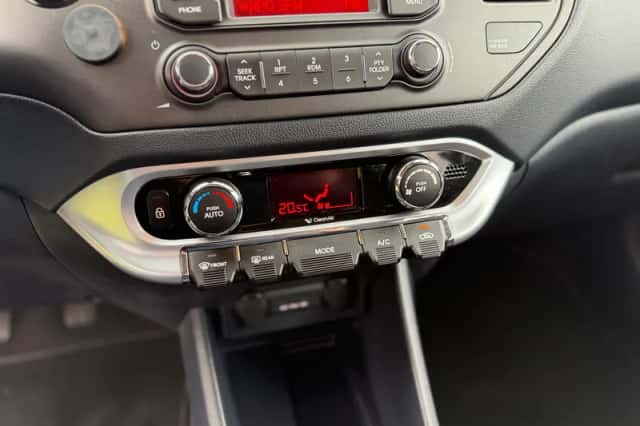 Kia Rio (2014) thumbnail 18