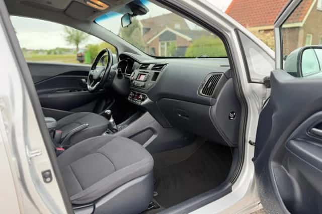 Kia Rio (2014) thumbnail 21