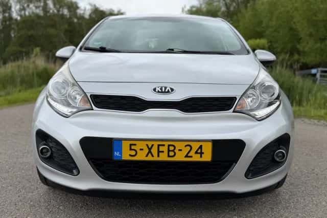 Kia Rio (2014) thumbnail 4