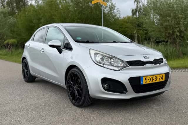 Kia Rio (2014) thumbnail 5