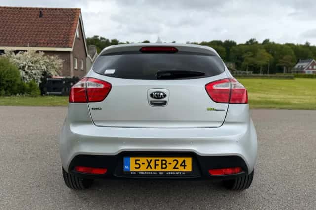 Kia Rio (2014) thumbnail 7