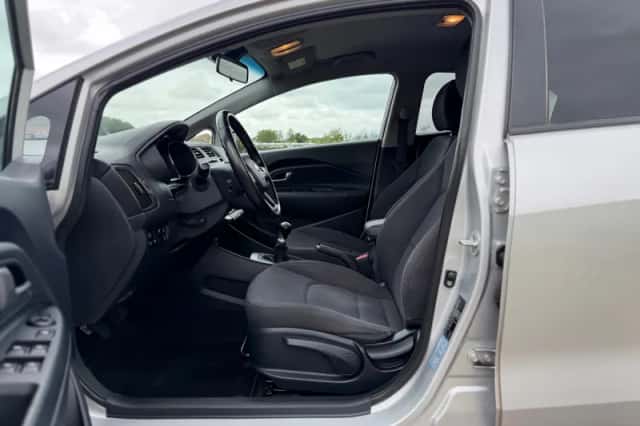Kia Rio (2014) thumbnail 10