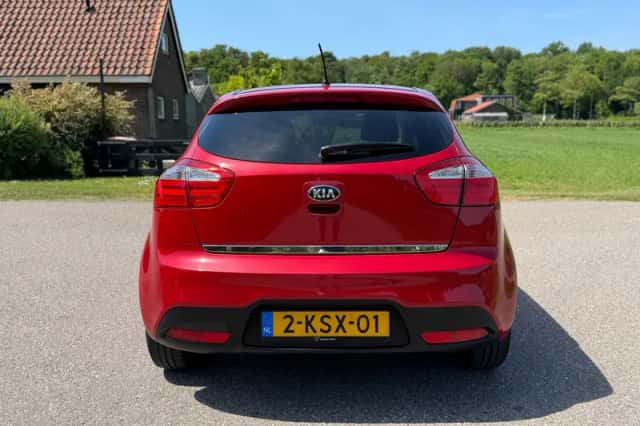 Kia Rio (2013) thumbnail 11