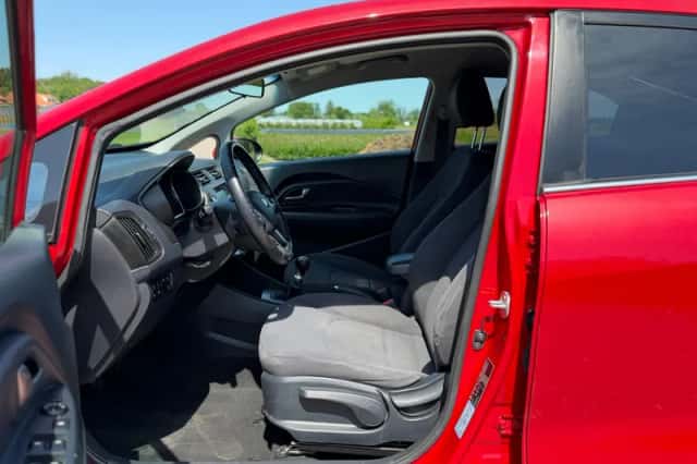 Kia Rio (2013) thumbnail 12