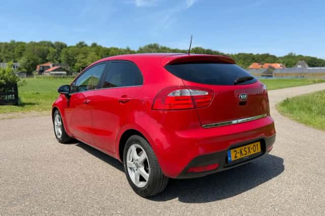 Kia Rio (2013) thumbnail 13