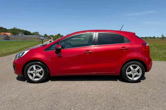 Kia Rio (2013) thumbnail 15