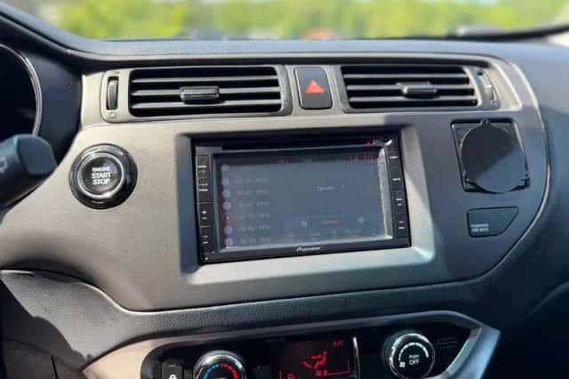 Kia Rio (2013) thumbnail 18