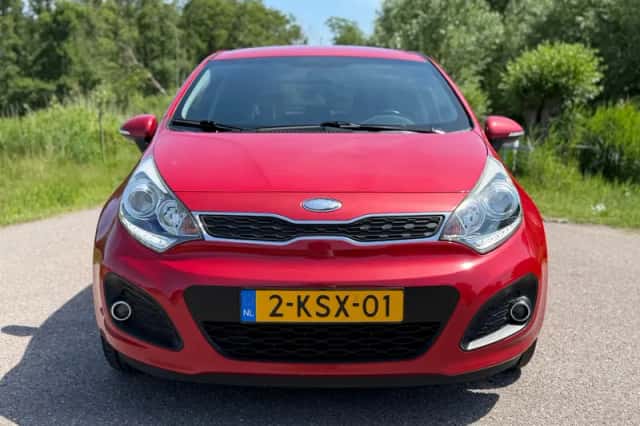 Kia Rio (2013) thumbnail 5