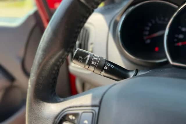 Kia Rio (2013) thumbnail 6