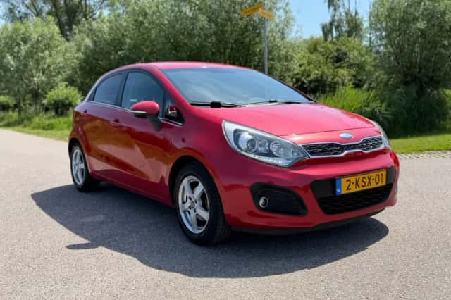 Kia Rio (2013) thumbnail 7