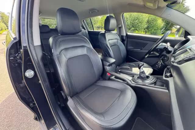 Kia Sportage (2011) thumbnail 2