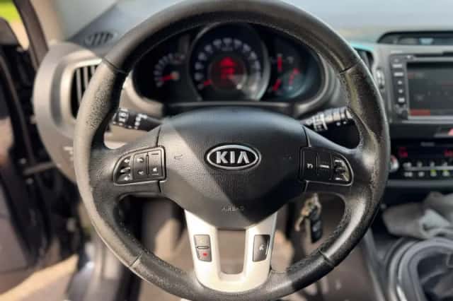 Kia Sportage (2011) thumbnail 16