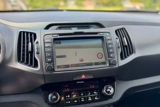 Kia Sportage (2011) thumbnail 17