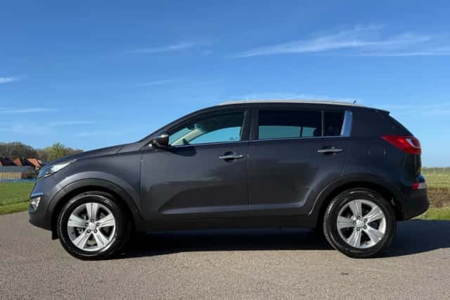 Kia Sportage (2011) thumbnail 2