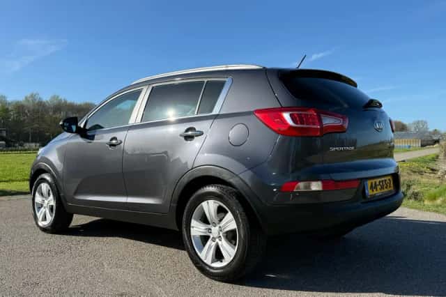 Kia Sportage (2011) thumbnail 3