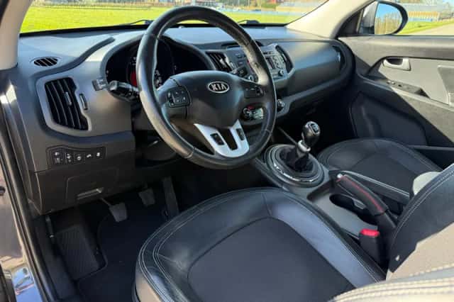 Kia Sportage (2011) thumbnail 4