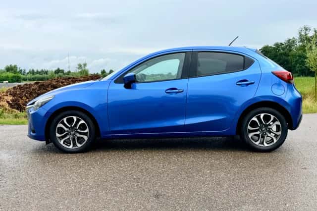 Mazda 2 (2016) thumbnail 2